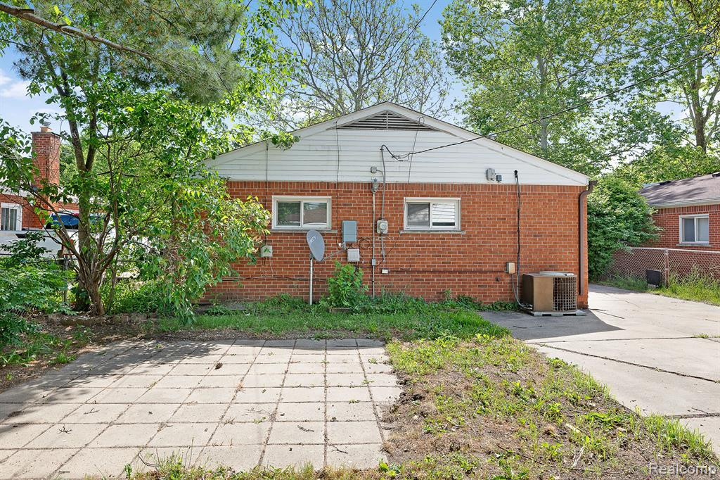 4696 ROOSEVELT Boulevard, Dearborn Heights, MI 48125 — Photo 5