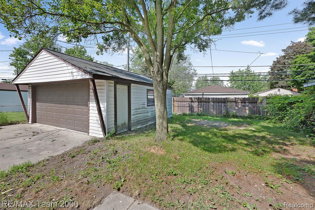 4696 ROOSEVELT Boulevard, Dearborn Heights, MI 48125 — Photo 6