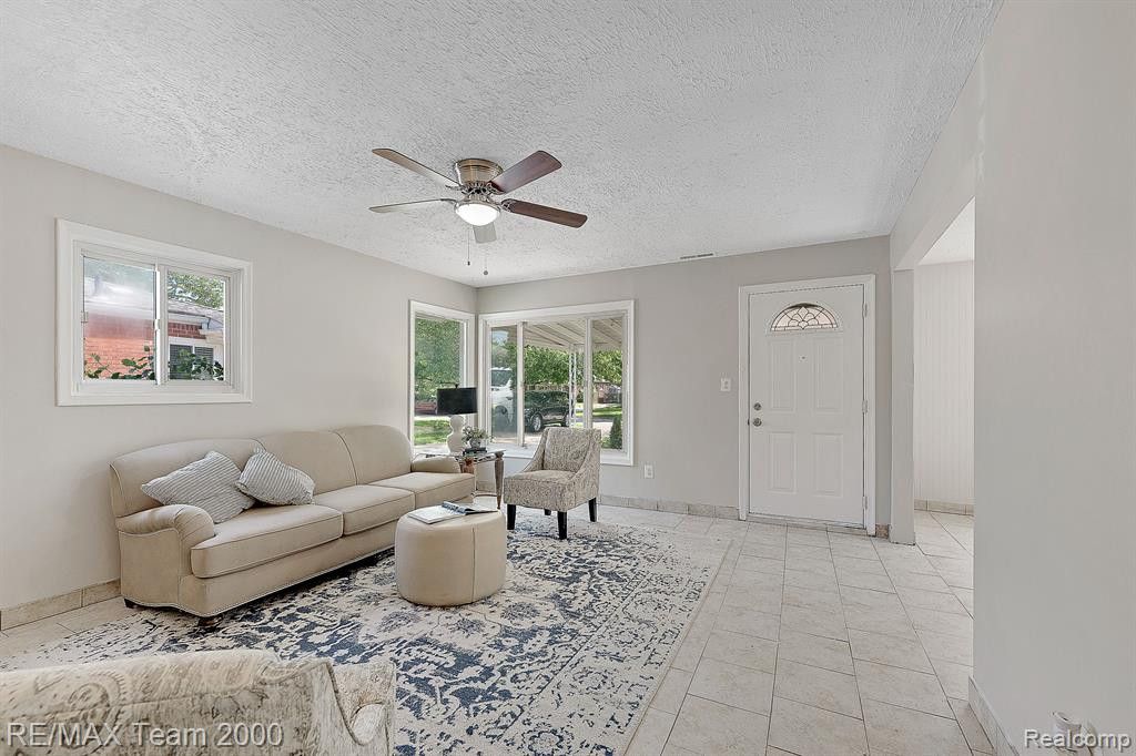 4696 ROOSEVELT Boulevard, Dearborn Heights, MI 48125 — Photo 8