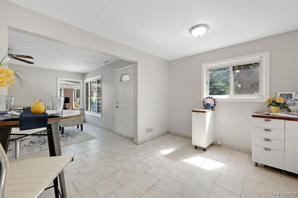 4696 ROOSEVELT Boulevard, Dearborn Heights, MI 48125 — Photo 13