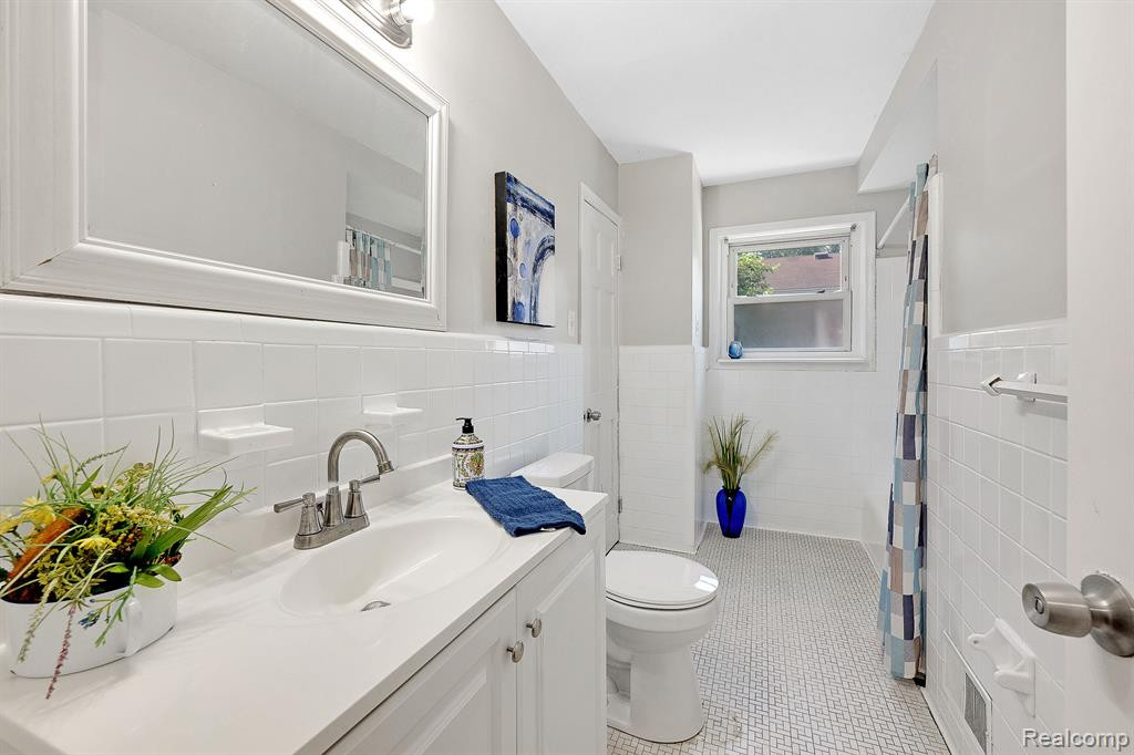 4696 ROOSEVELT Boulevard, Dearborn Heights, MI 48125 — Photo 14