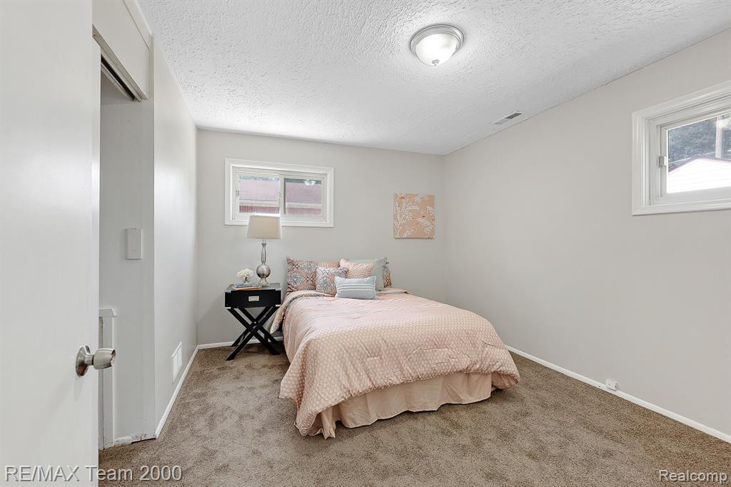 4696 ROOSEVELT Boulevard, Dearborn Heights, MI 48125 — Photo 17