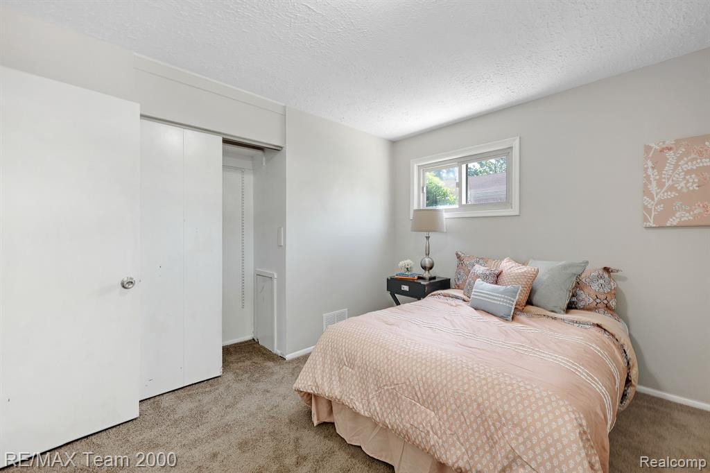 4696 ROOSEVELT Boulevard, Dearborn Heights, MI 48125 — Photo 18