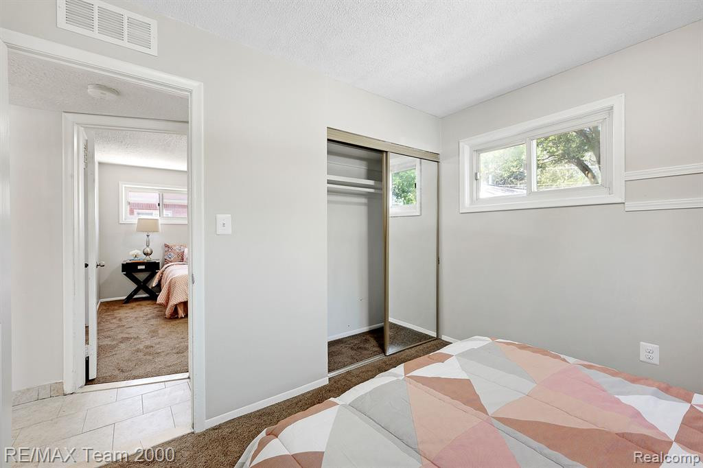 4696 ROOSEVELT Boulevard, Dearborn Heights, MI 48125 — Photo 20