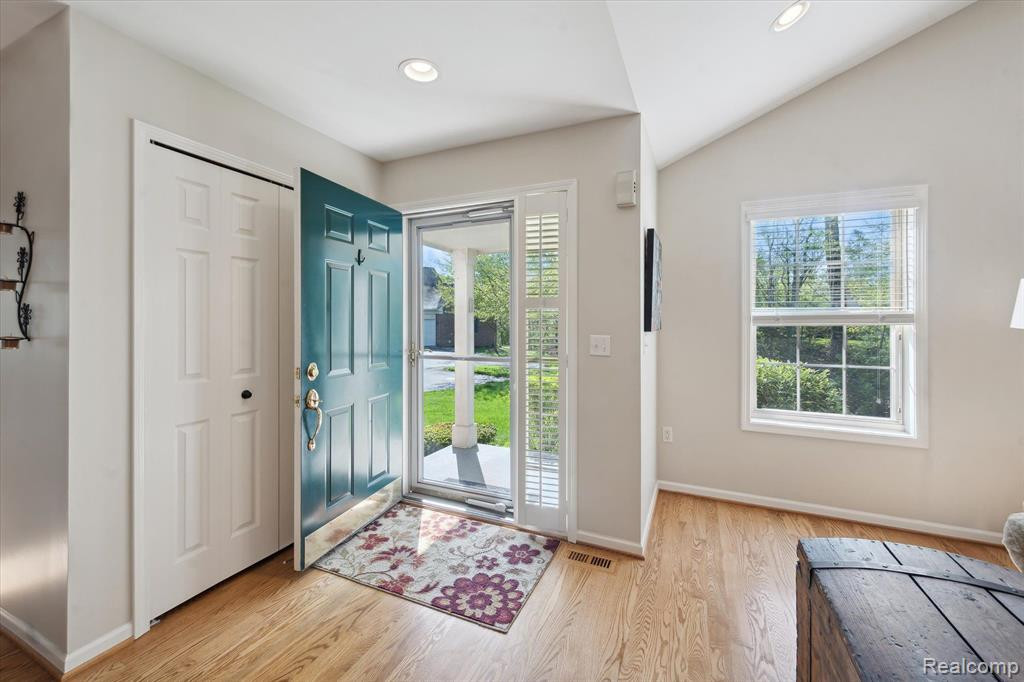124 PONDVIEW Court, Brighton, MI 48116 — Photo 4