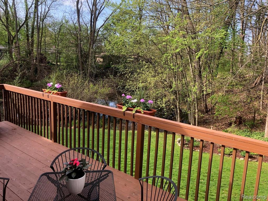 124 PONDVIEW Court, Brighton, MI 48116 — Photo 11