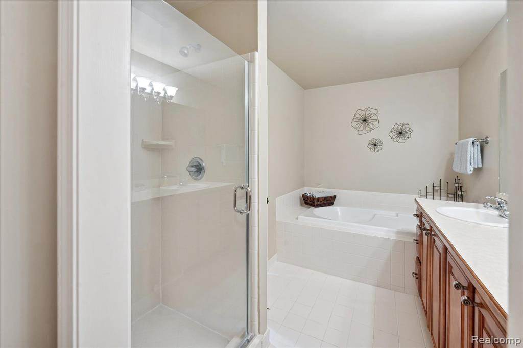 124 PONDVIEW Court, Brighton, MI 48116 — Photo 18
