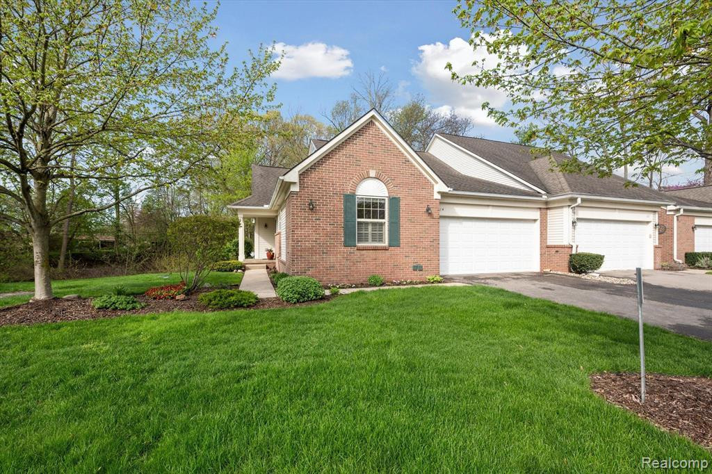 124 PONDVIEW Court, Brighton, MI 48116 — Photo 32