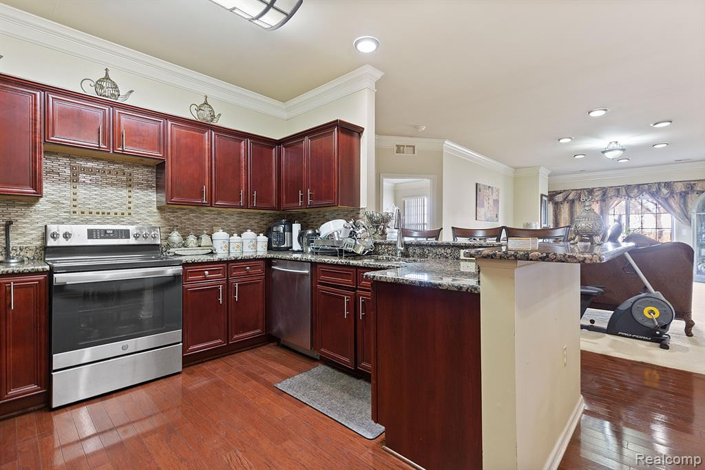 8508 HEYWOOD Circle, Sterling Heights, MI 48312 — Photo 3