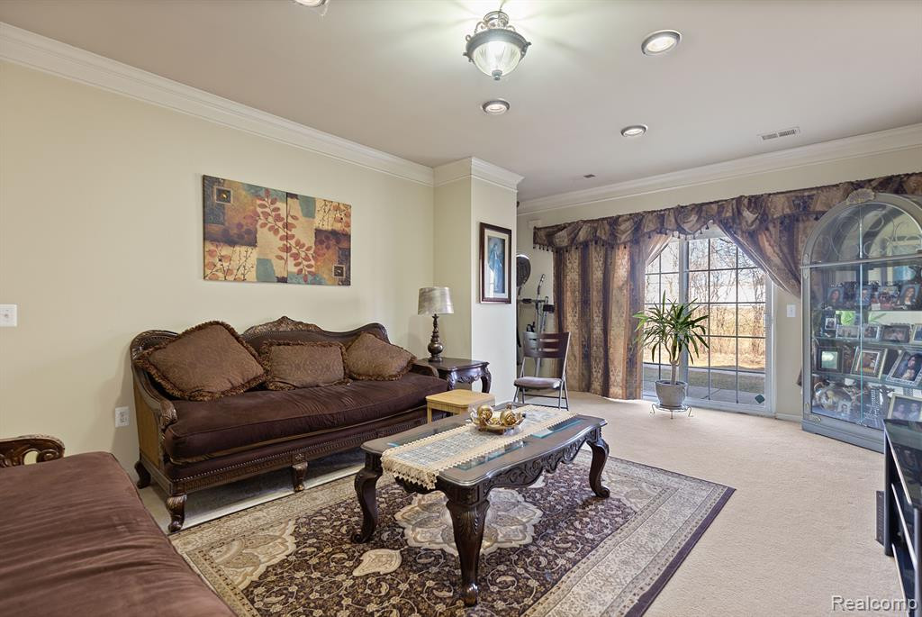 8508 HEYWOOD Circle, Sterling Heights, MI 48312 — Photo 7