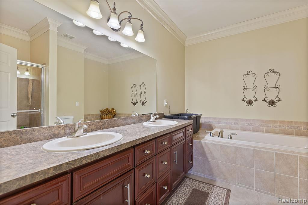 8508 HEYWOOD Circle, Sterling Heights, MI 48312 — Photo 9