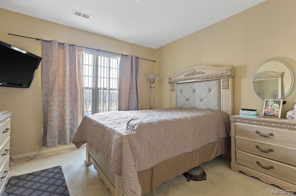 8508 HEYWOOD Circle, Sterling Heights, MI 48312 — Photo 14