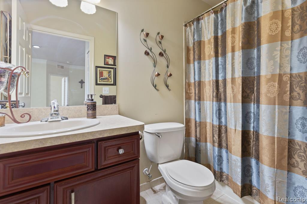 8508 HEYWOOD Circle, Sterling Heights, MI 48312 — Photo 15