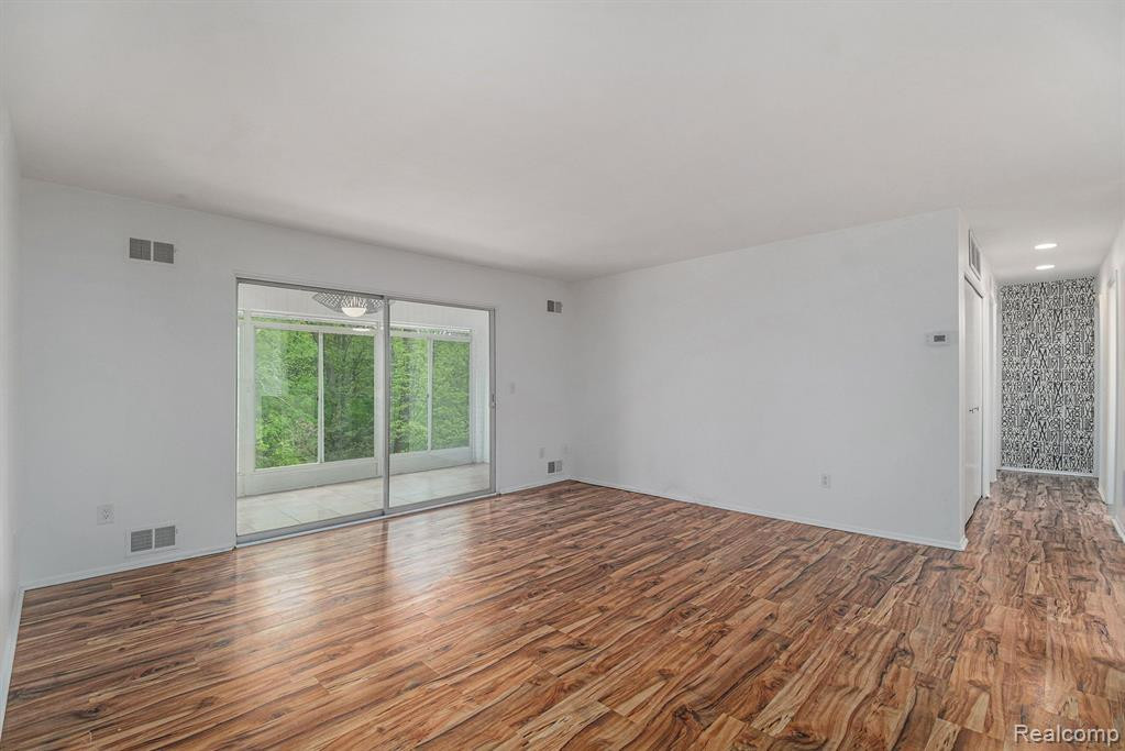 32100 Grand River Avenue, 107, Farmington, MI 48336 — Photo 4