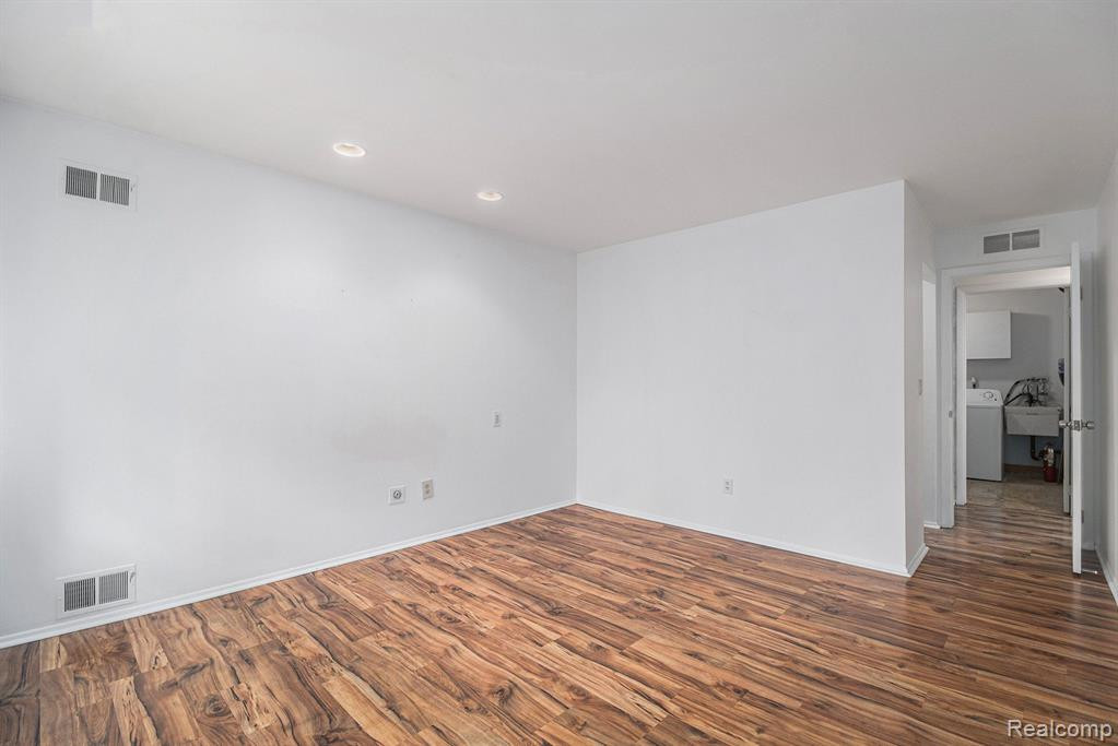32100 Grand River Avenue, 107, Farmington, MI 48336 — Photo 18