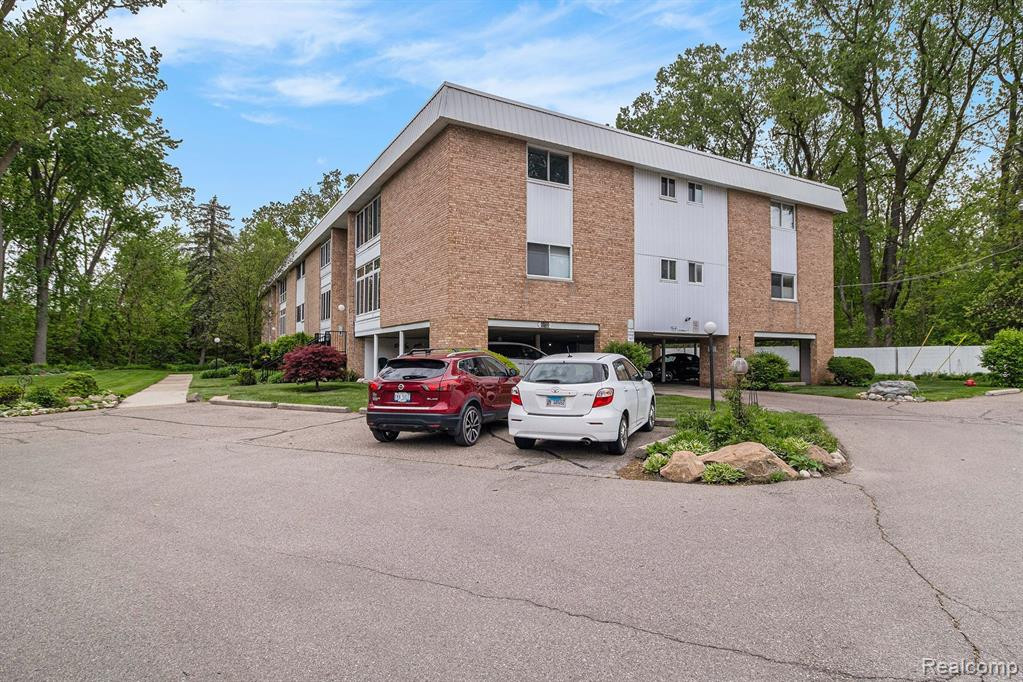32100 Grand River Avenue, 107, Farmington, MI 48336 — Photo 30