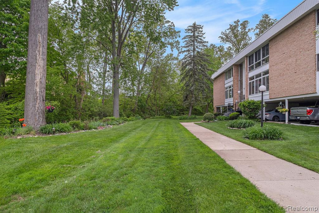 32100 Grand River Avenue, 107, Farmington, MI 48336 — Photo 31