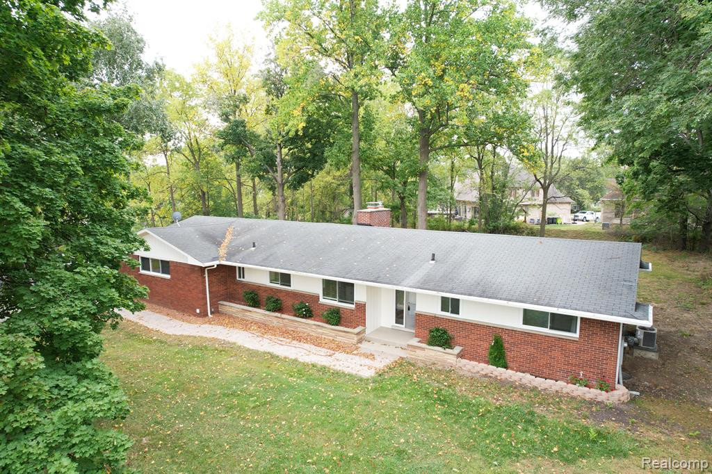 5000 ORCHARD LAKE Road, West Bloomfield, MI 48323 — front exterior