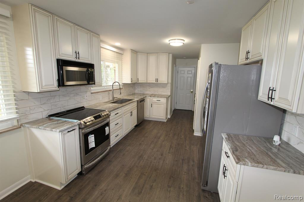 5000 ORCHARD LAKE Road, West Bloomfield, MI 48323 — Photo 9