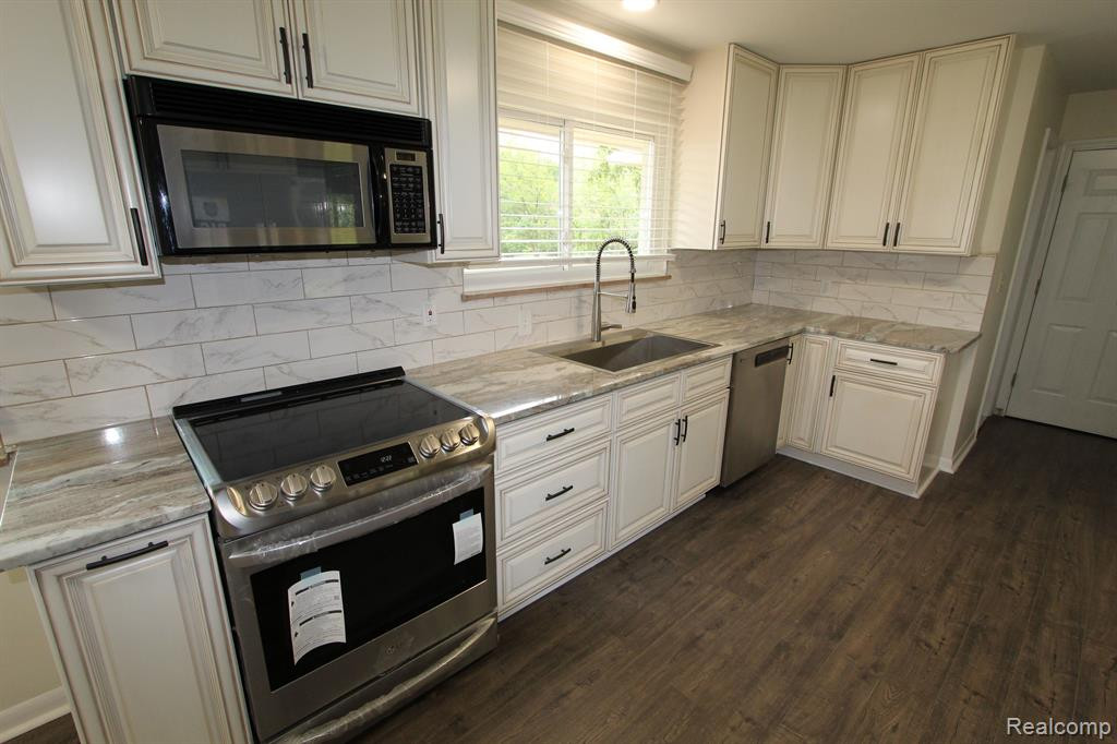 5000 ORCHARD LAKE Road, West Bloomfield, MI 48323 — Photo 10