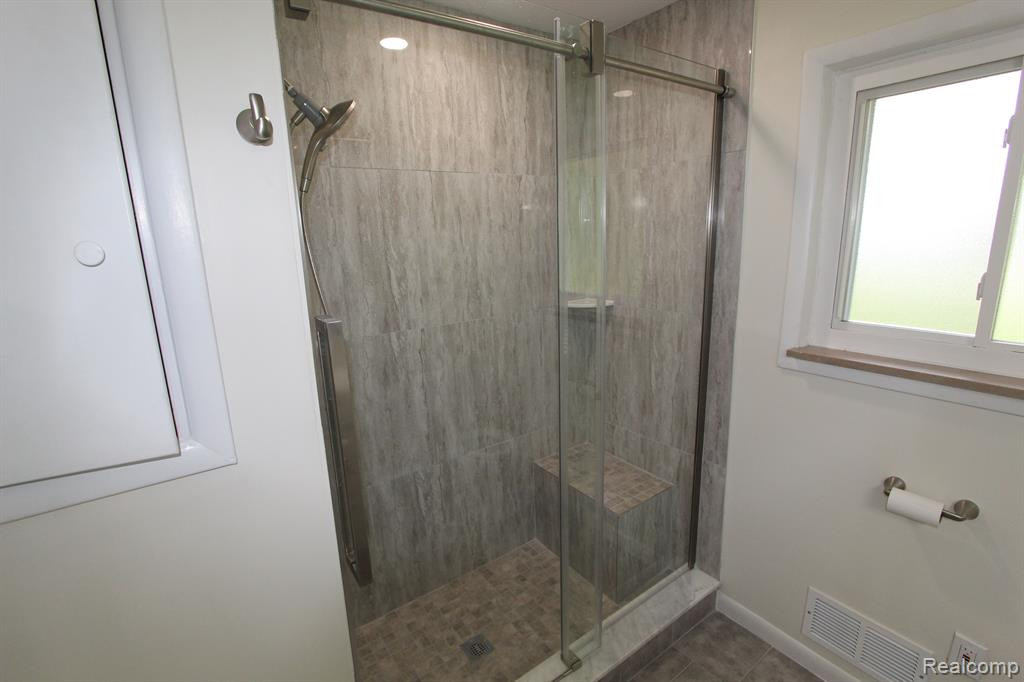 5000 ORCHARD LAKE Road, West Bloomfield, MI 48323 — Photo 15