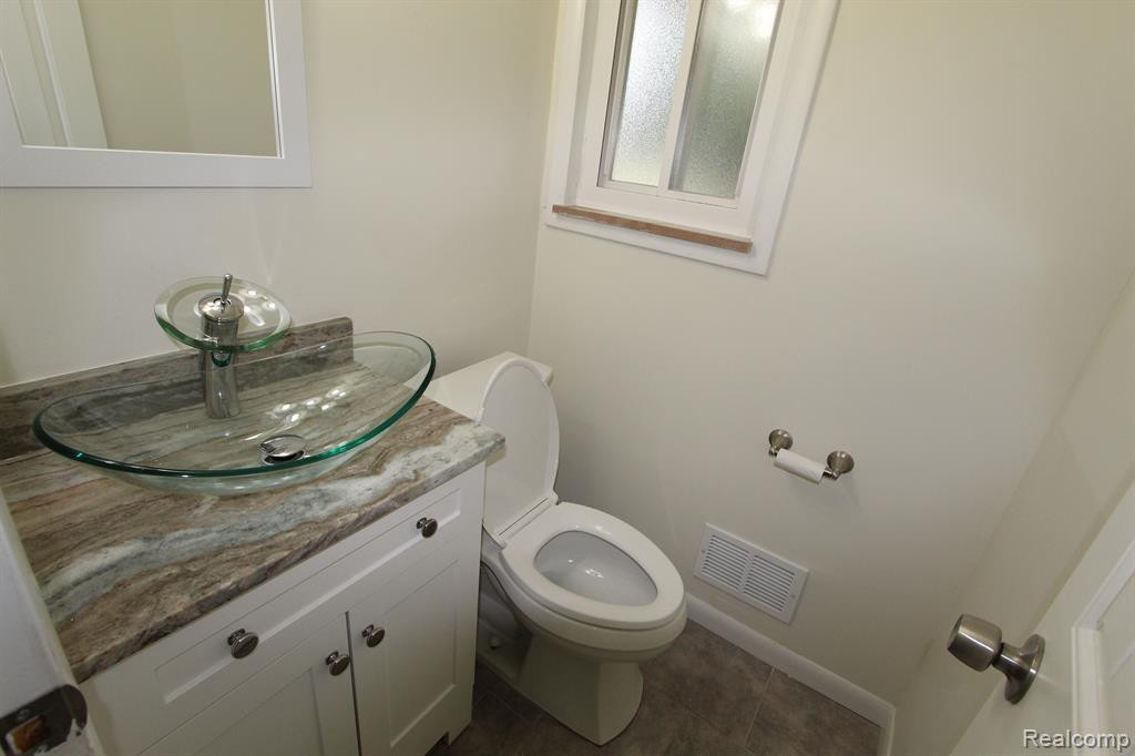 5000 ORCHARD LAKE Road, West Bloomfield, MI 48323 — Photo 20