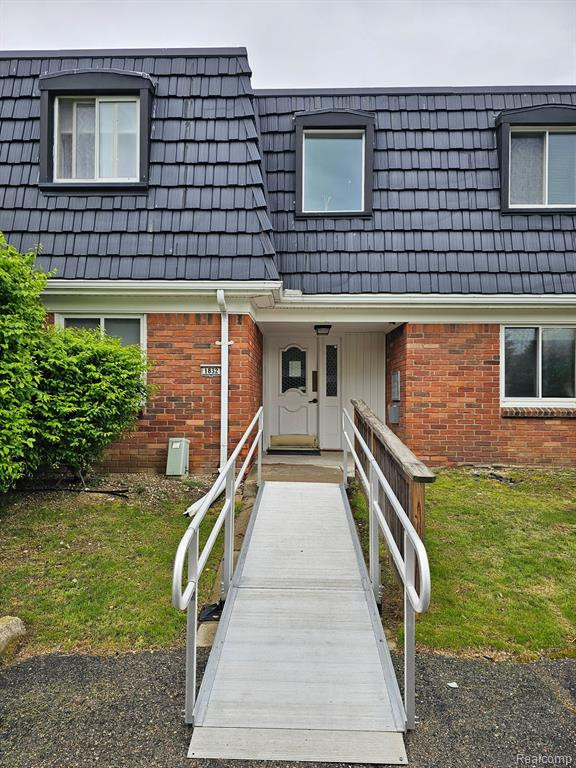 1832 COLONIAL VILLAGE Way, #2, Waterford, MI 48328 — front exterior