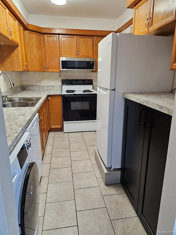 1832 COLONIAL VILLAGE Way, #2, Waterford, MI 48328 — Photo 7