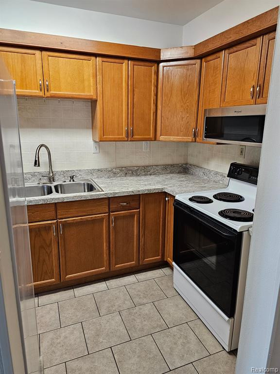 1832 COLONIAL VILLAGE Way, #2, Waterford, MI 48328 — Photo 9