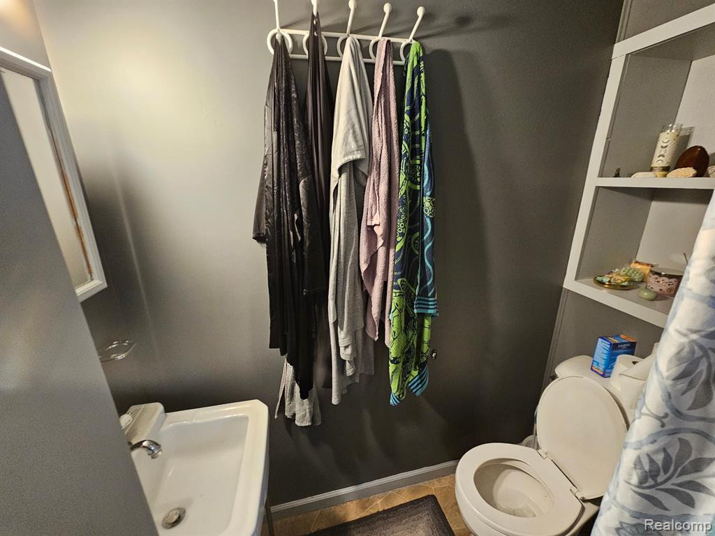 108 N HUNTER Street, Capac, MI 48014 — Photo 6