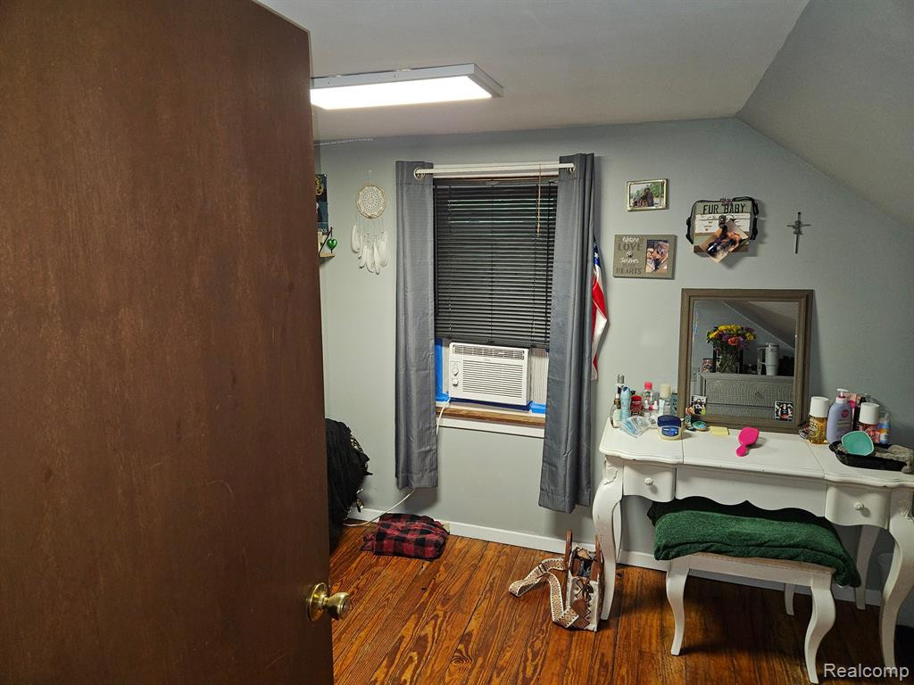 108 N HUNTER Street, Capac, MI 48014 — Photo 9