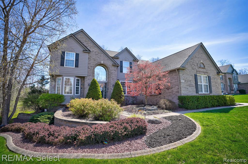 6257 KNOB BEND Drive, Grand Blanc, MI 48439 — front exterior
