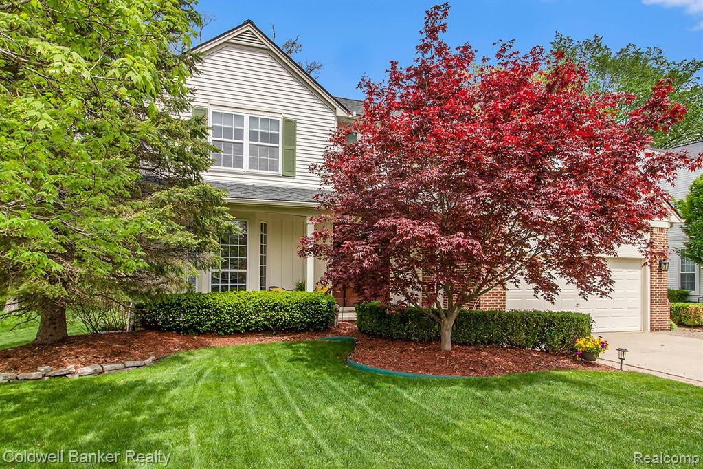 1102 N EQUESTRIAN Drive N, South Lyon, MI 48178 — front exterior