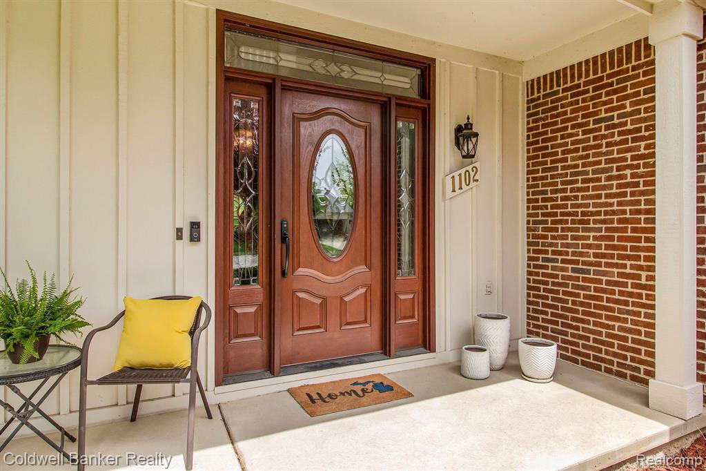 1102 N EQUESTRIAN Drive N, South Lyon, MI 48178 — Photo 4