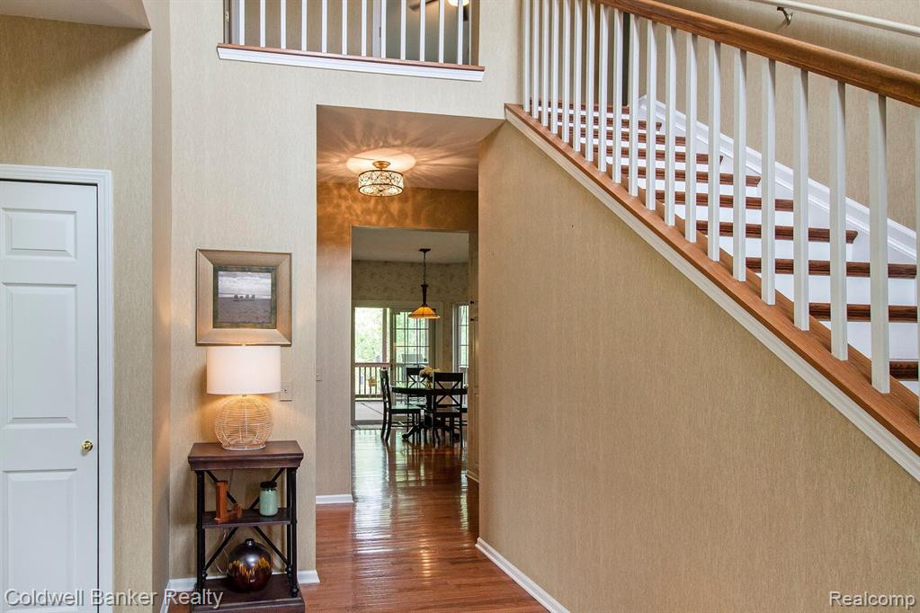 1102 N EQUESTRIAN Drive N, South Lyon, MI 48178 — Photo 7