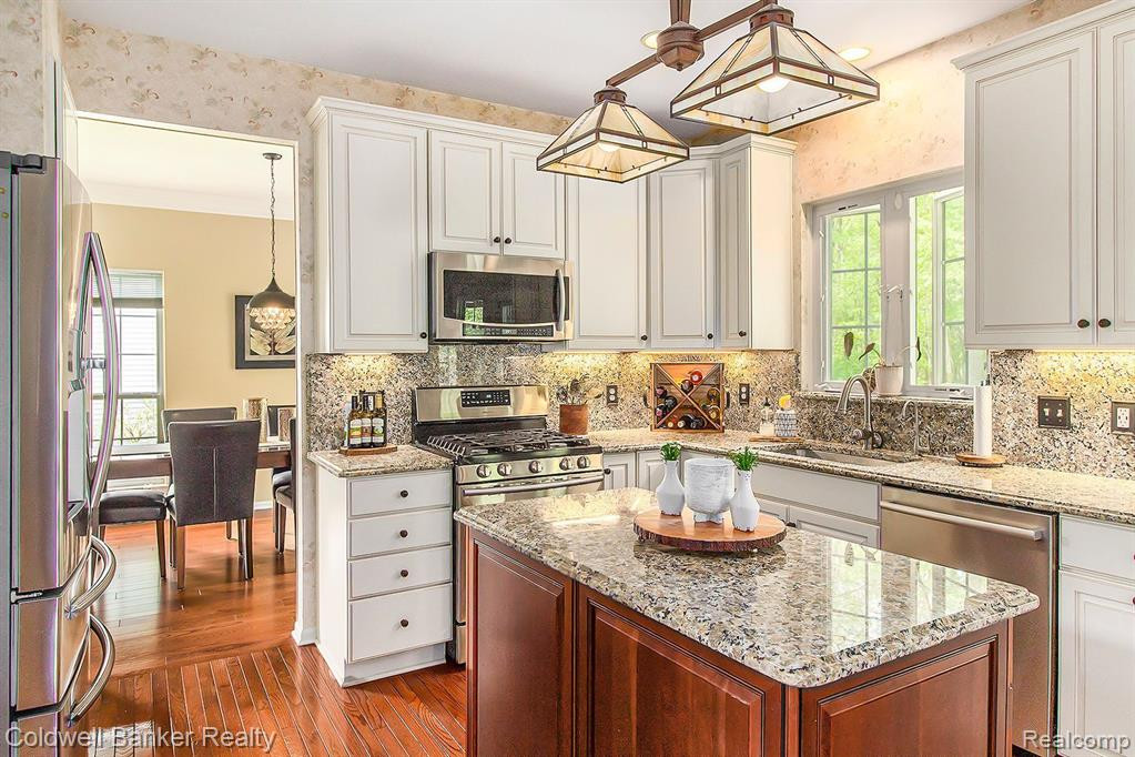 1102 N EQUESTRIAN Drive N, South Lyon, MI 48178 — Photo 10