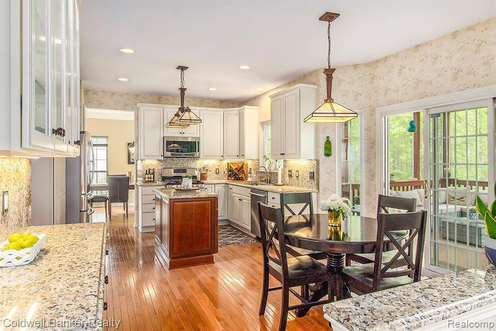 1102 N EQUESTRIAN Drive N, South Lyon, MI 48178 — Photo 11