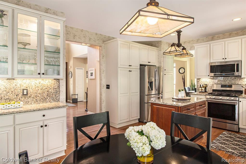 1102 N EQUESTRIAN Drive N, South Lyon, MI 48178 — Photo 12