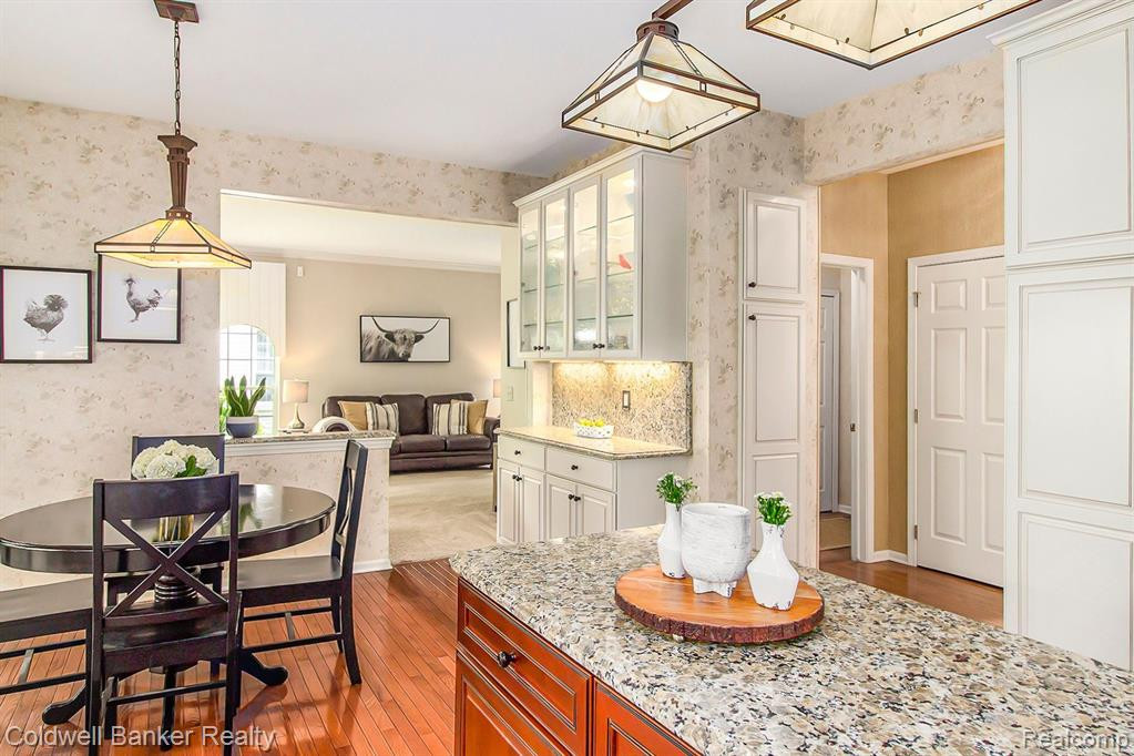 1102 N EQUESTRIAN Drive N, South Lyon, MI 48178 — Photo 14