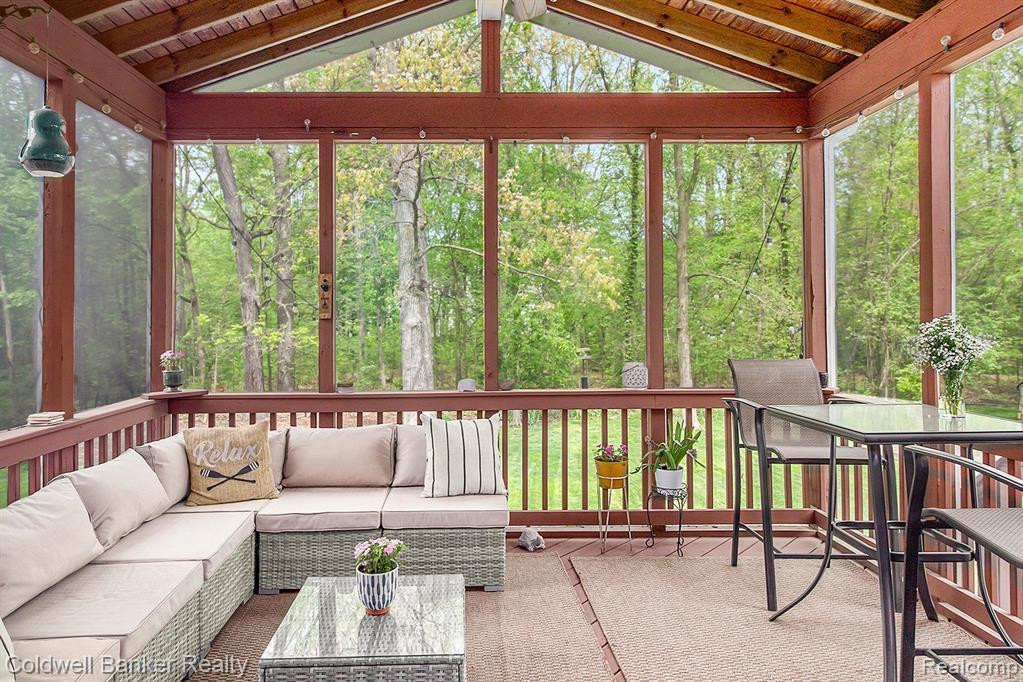 1102 N EQUESTRIAN Drive N, South Lyon, MI 48178 — Photo 16