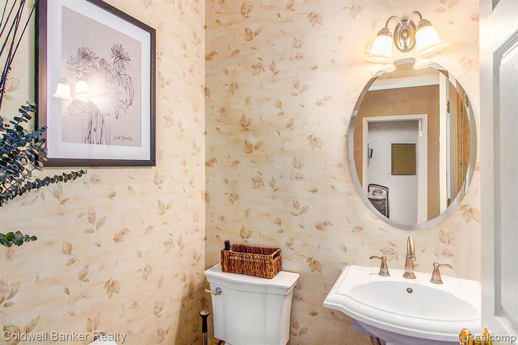 1102 N EQUESTRIAN Drive N, South Lyon, MI 48178 — Photo 17