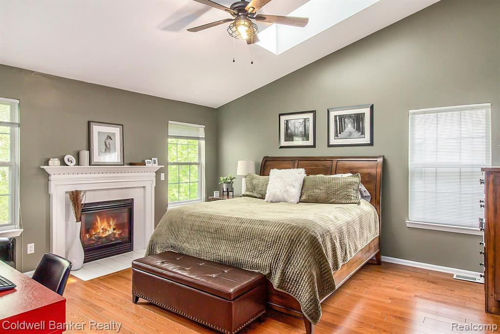 1102 N EQUESTRIAN Drive N, South Lyon, MI 48178 — Photo 18