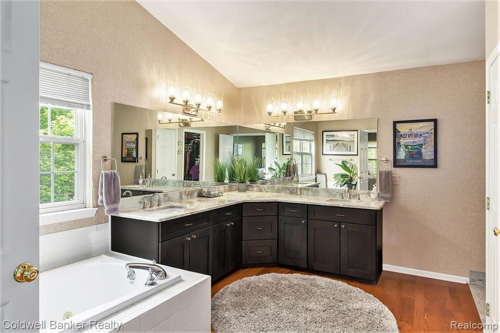 1102 N EQUESTRIAN Drive N, South Lyon, MI 48178 — Photo 20