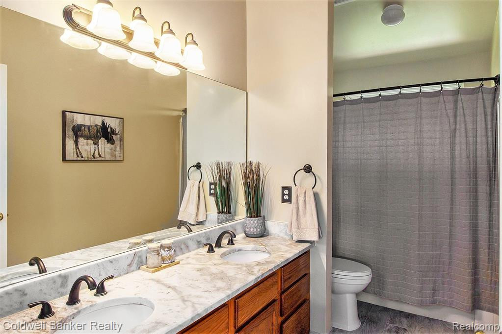 1102 N EQUESTRIAN Drive N, South Lyon, MI 48178 — Photo 24