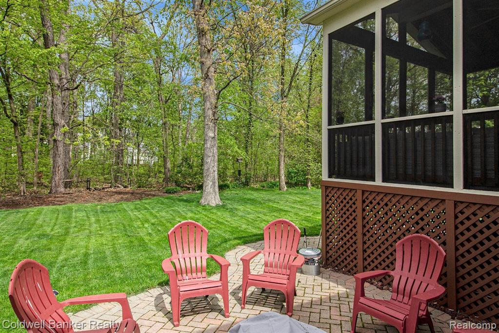 1102 N EQUESTRIAN Drive N, South Lyon, MI 48178 — Photo 27