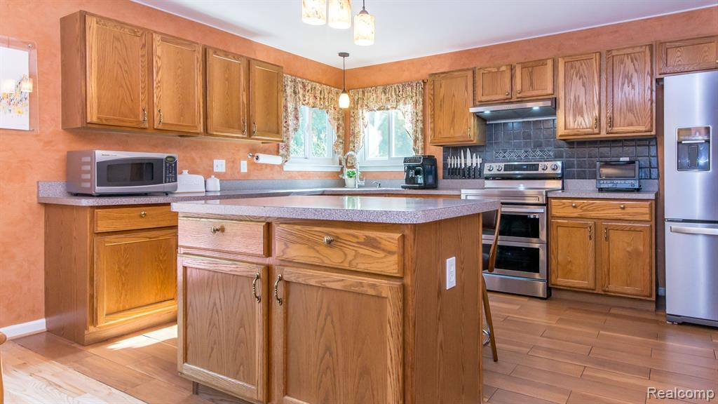 5460 MILL RACE Way, Commerce Twp, MI 48382 — Photo 12