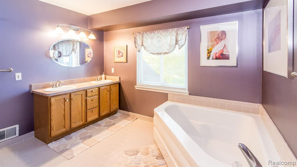 5460 MILL RACE Way, Commerce Twp, MI 48382 — Photo 19