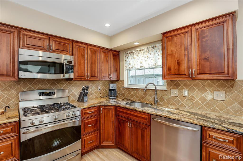2216 Lone Wolf Lane, Canton, MI 48188 — Photo 14