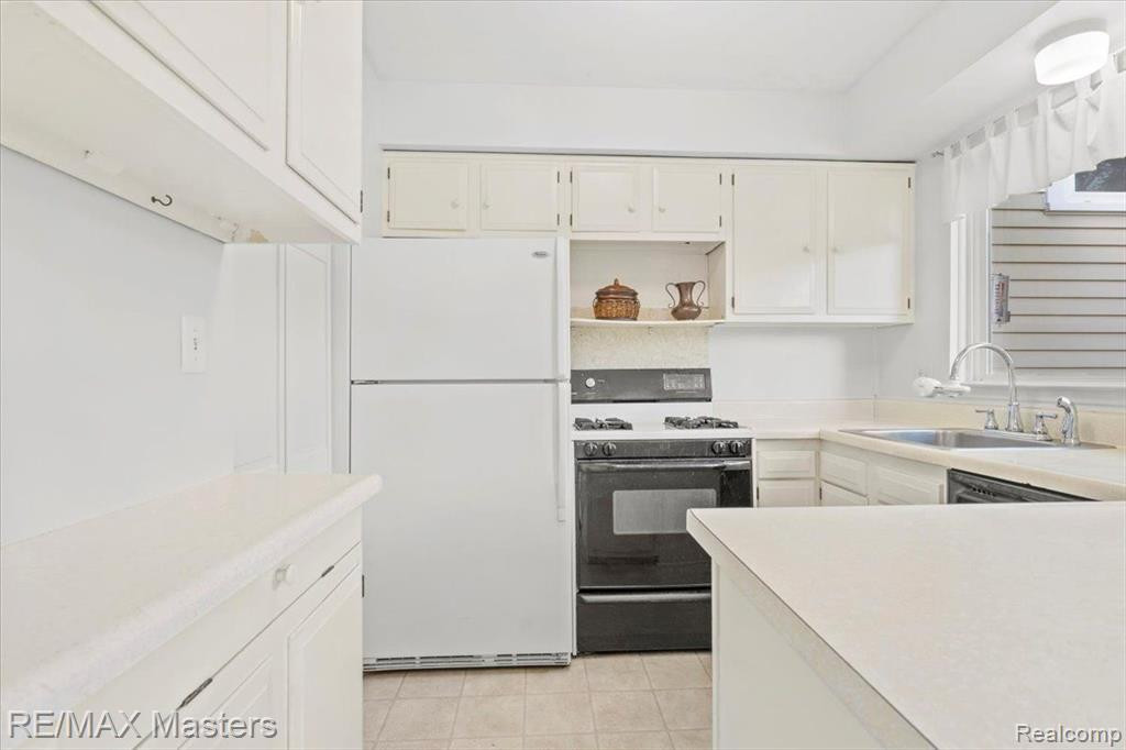 653 DANE Drive, Monroe, MI 48162 — Photo 7