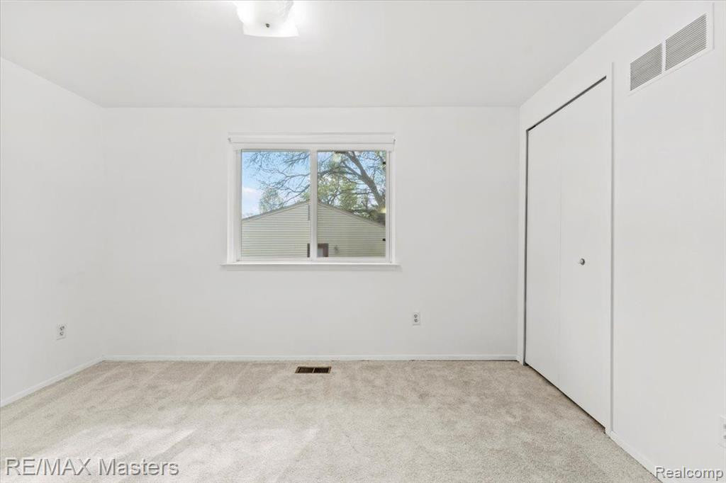 653 DANE Drive, Monroe, MI 48162 — Photo 12